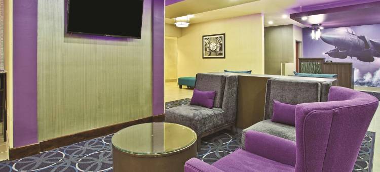 费尔伯恩赖特帕特森拉昆塔温德姆套房酒店(La Quinta Inn & Suites by Wyndham Fairborn Wright-Patterson)图片