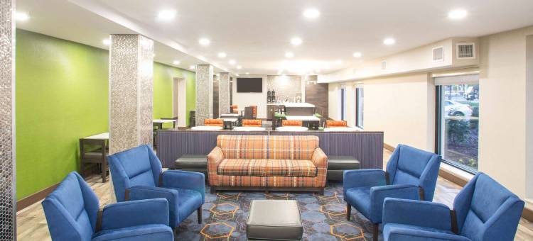 圣路易斯黑兹尔伍德机场北拉昆塔温德姆酒店(La Quinta Inn by Wyndham St. Louis Hazelwood - Airport North)图片