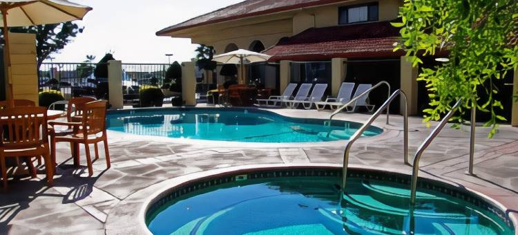 曼狄卡贝斯特韦斯特优质行政套房酒店(Best Western Plus Executive Inn  Suites)图片