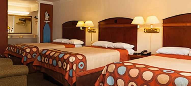 尤凯亚速 8 酒店(Super 8 By Wyndham Ukiah)(The Orchard Hotel Ukiah Wine Country Free Breakfast, Pool, & Hot Tub)图片