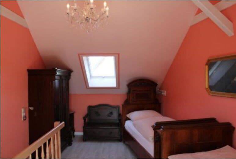 海因里希的旅馆与咖啡酒馆(Heinrich's Pension Mit Café-Witschaft)