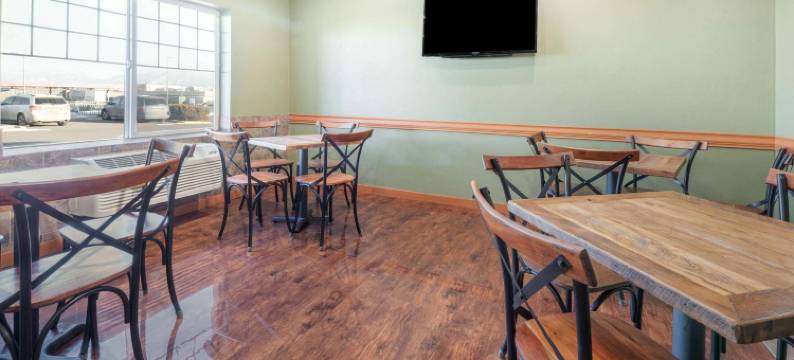 贝尔格莱德博兹曼机场拉昆塔温德姆套房酒店(La Quinta Inn & Suites by Wyndham Belgrade - Bozeman Airport)图片