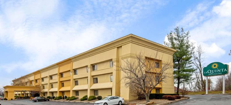 赫尔希哈里斯堡机场拉昆塔温德姆套房酒店(La Quinta Inn & Suites by Wyndham Harrisburg Airport Hershey)图片