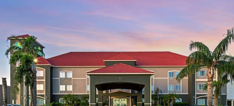 温德姆梅赛德斯奥特莱斯购物中心拉昆塔温德姆酒店套房(La Quinta Inn & Suites by Wyndham Mercedes Outlet Mall)图片