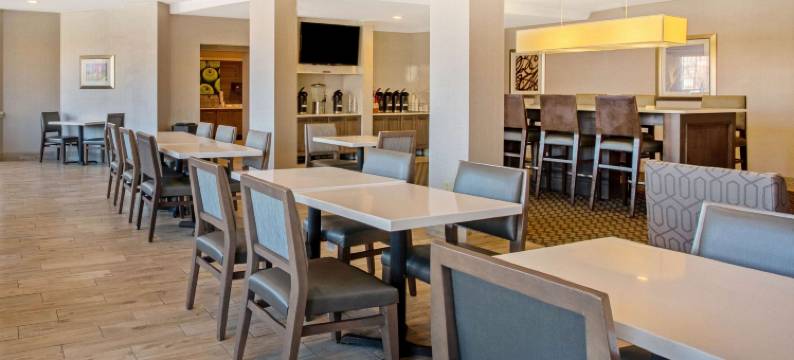 威廉斯堡历史区拉昆塔温德姆套房酒店(La Quinta Inn & Suites by Wyndham Williamsburg Historic Area)图片