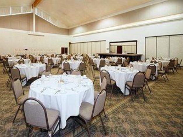 Comfort Suites At Royal Ridges Hotel Reviews And Room Rates