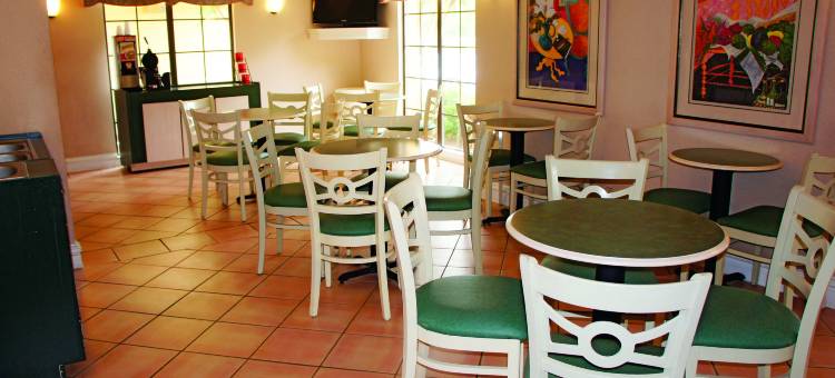 塔斯卡卢萨拉昆塔套房酒店(Travelodge by Wyndham Tuscaloosa)图片