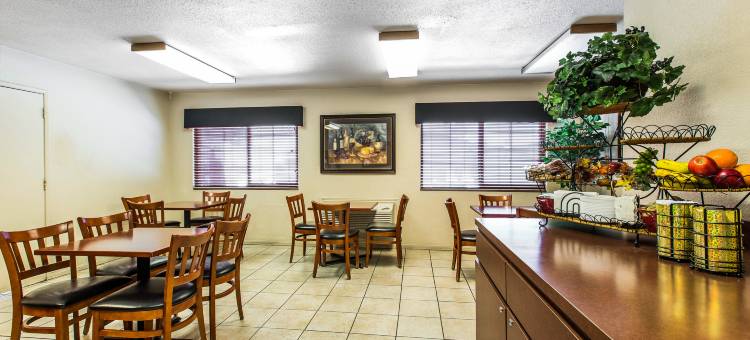 安大略米尔斯购物中心罗德威旅馆(Rodeway Inn Ontario Mills Mall)图片