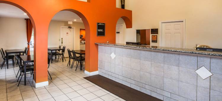 卡罗尔顿罗德威旅馆及套房(Rodeway Inn & Suites)图片