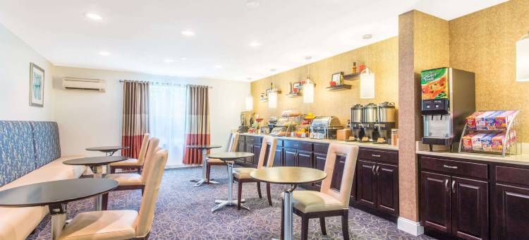 达勒斯套房(Dulles Suites)图片