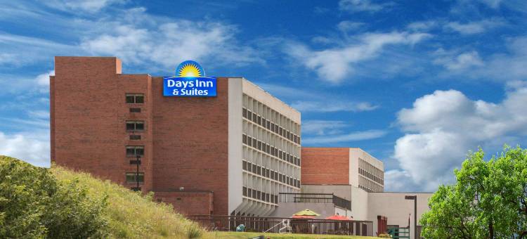 萨顿弗雷伍德戴斯套房酒店(Days Inn & Suites by Wyndham Sutton Flatwoods)图片