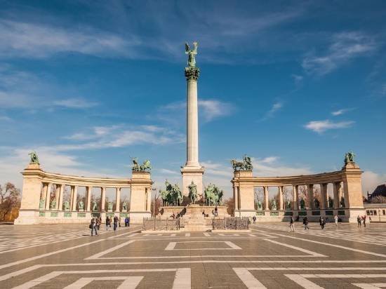 三角布里斯都酒店