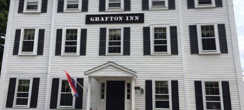 杭特斯格里尔塔佩格拉夫顿旅馆(Hunters Grille and Tap at the Grafton Inn)图片