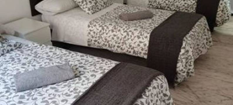 纳瓦尔卡尔尼罗村庄客房酒店(Village Navalcarnero Rooms)图片