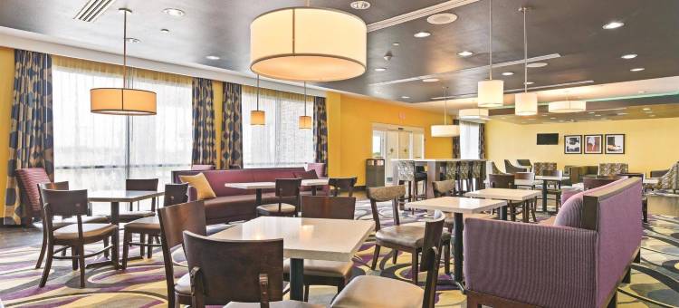 卢灵拉昆塔温德姆套房酒店(La Quinta Inn & Suites by Wyndham Luling)图片