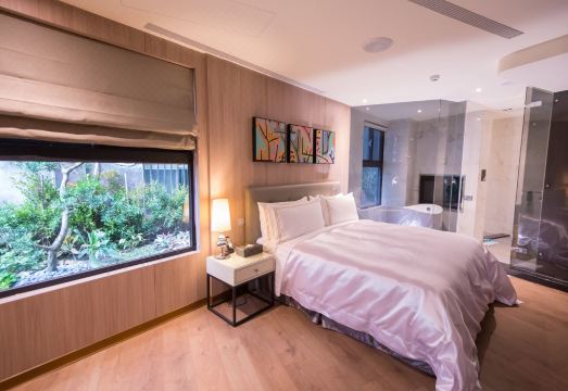 J.Moon Villa Sanchong Hotel Overview