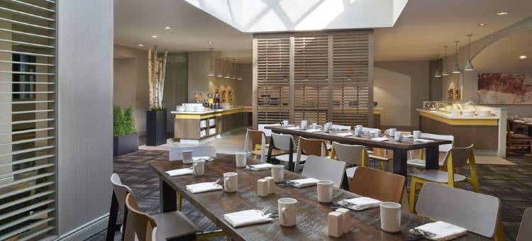 多伦多机场希尔顿逸林酒店(Doubletree by Hilton Toronto Airport)图片