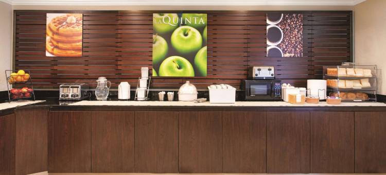 迈阿密机场东拉昆塔温德姆套房酒店(La Quinta Inn & Suites by Wyndham Miami Airport East)图片