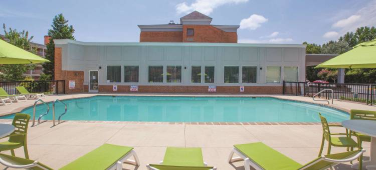威廉斯堡历史区拉昆塔温德姆套房酒店(La Quinta Inn & Suites by Wyndham Williamsburg Historic Area)图片