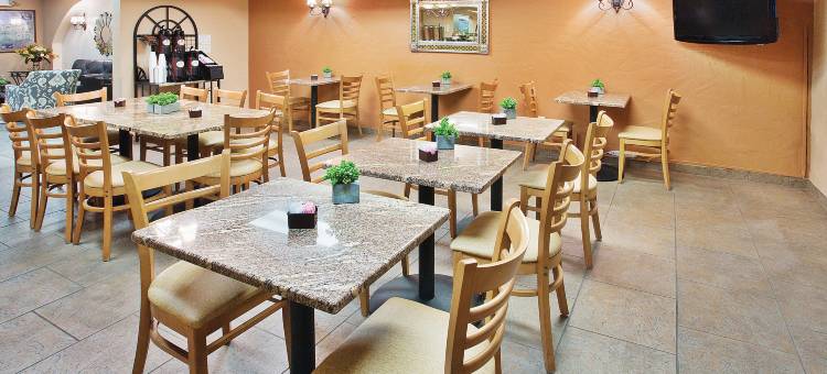 拉斯维加斯红岩拉昆塔温德姆套房酒店(La Quinta Inn & Suites by Wyndham Las Vegas Red Rock)图片