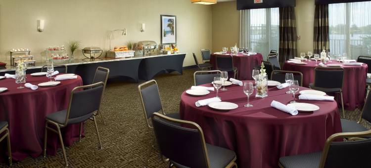 洲际酒店集团迈阿密机场蓝色泻湖区智选假日酒店(Holiday Inn Express Miami Airport-Blue Lagoon Area, an IHG Hotel)图片