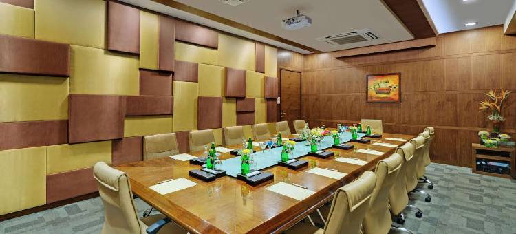 快捷商务豪华酒店(Express Inn the Business Luxury Hotel)图片