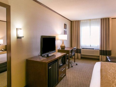 Comfort Inn Sedalia Station Hotel Reviews And Room Rates - 