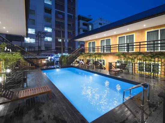 M度假村 - 懷旺地鐵站