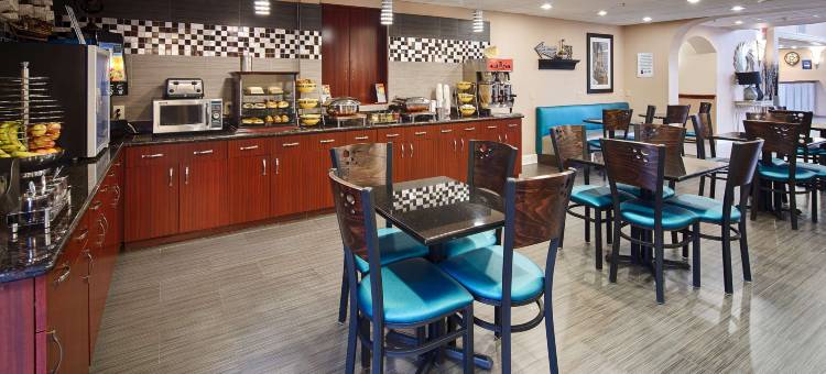 山姆休斯顿收费公路温德姆戴斯套房酒店(Days Inn & Suites by Wyndham Sam Houston Tollway)图片