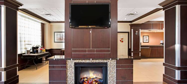 印第安纳波利斯市中心拉昆塔温德姆套房酒店(La Quinta Inn & Suites by Wyndham Indianapolis Downtown)图片