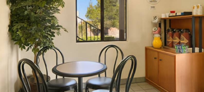 巴斯托温德姆速8酒店(Super 8 by Wyndham Barstow)图片