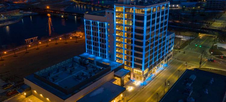 罗克福德河滨希尔顿大使套房酒店(Embassy Suites Rockford Riverfront)图片
