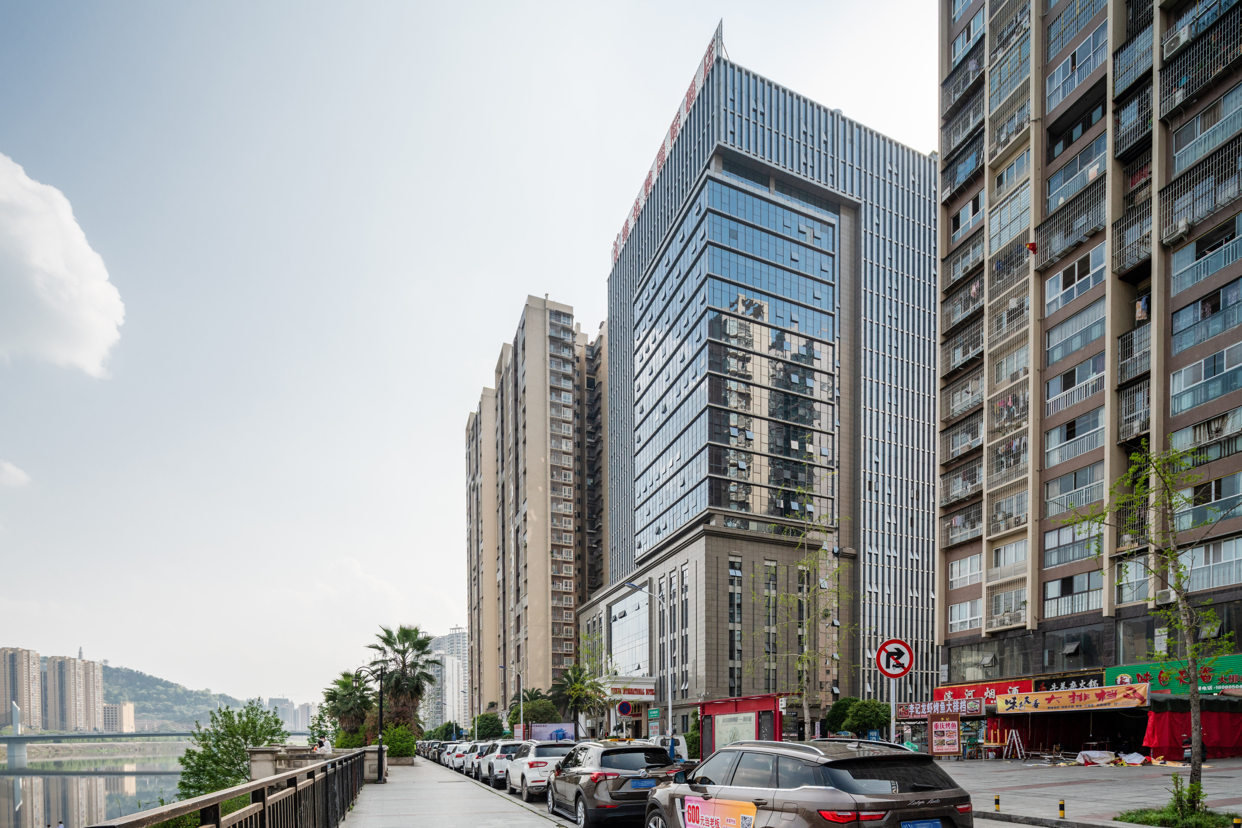 Vienna International Hotel (Bazhong Dadongmen) Over view