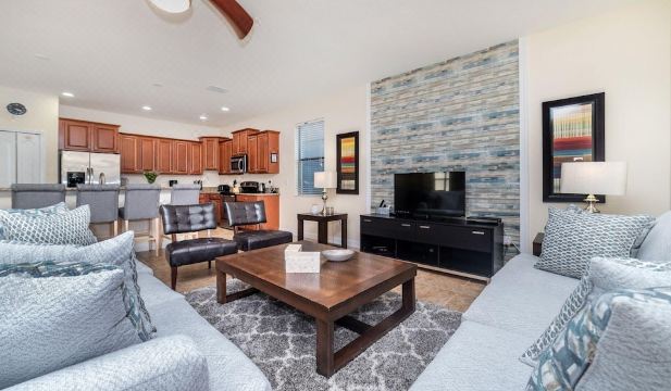 1456 Myrtlewood Hotel Overview