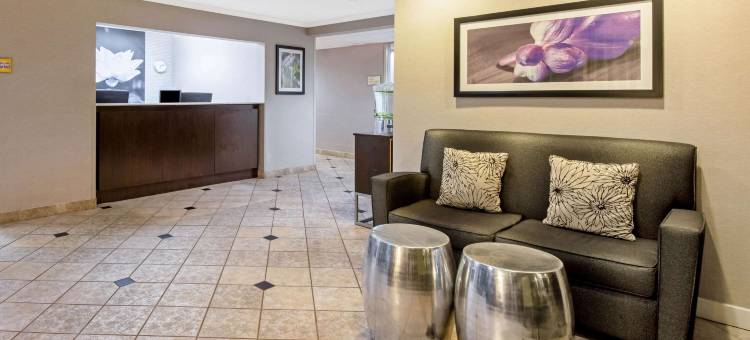 赫尔希哈里斯堡机场拉昆塔温德姆套房酒店(La Quinta Inn & Suites by Wyndham Harrisburg Airport Hershey)图片