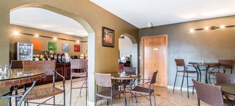 舒适套房酒店罗谢尔 - 迪卡尔布(Comfort Inn & Suites Rochelle - DeKalb)图片