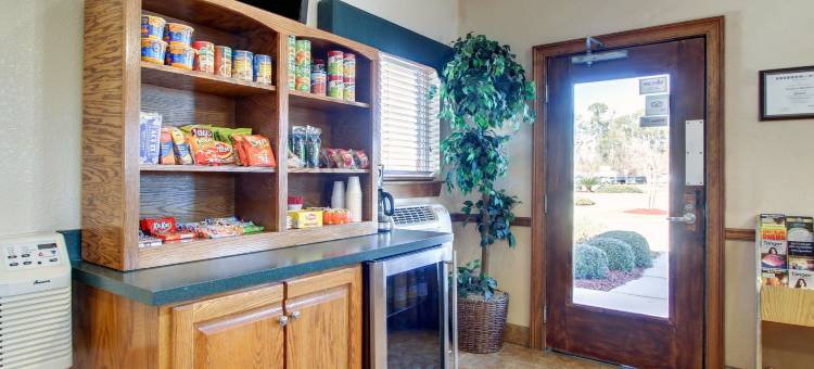 比洛克西北区郊区开放式客房(Suburban Studios Biloxi North Area)图片