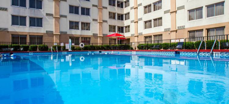 伯明翰机场华美达酒店(Ramada by Wyndham Birmingham Airport)图片