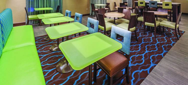 米德韦斯特城廷克空军基地拉昆塔温德姆套房酒店(La Quinta Inn & Suites by Wyndham Midwest City - Tinker AFB)图片