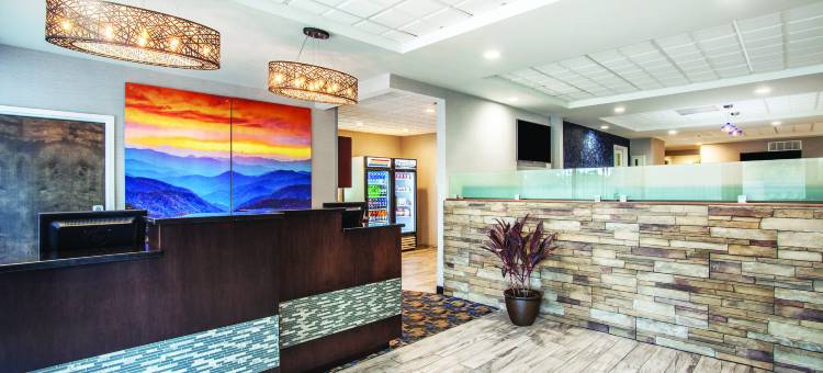 克拉丽奥波因特夏洛茨维尔酒店(Clarion Pointe Charlottesville)图片