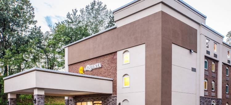 克拉丽奥波因特夏洛茨维尔酒店(Clarion Pointe Charlottesville)图片