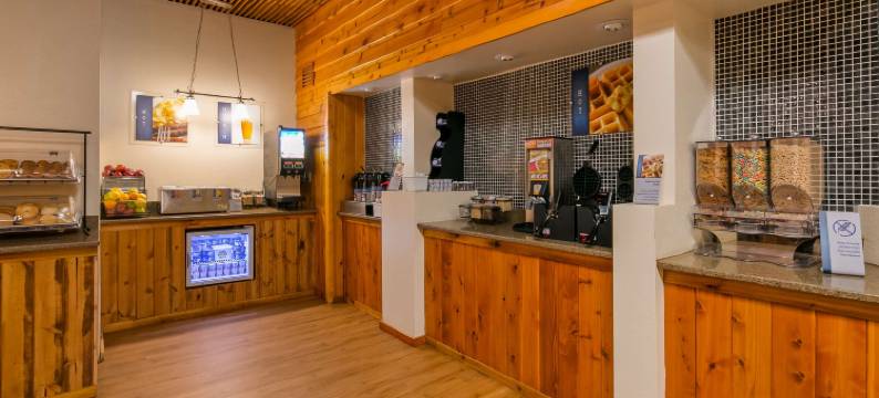 斯特吉斯小屋及套房酒店(Sturgis Lodge and Suites)图片