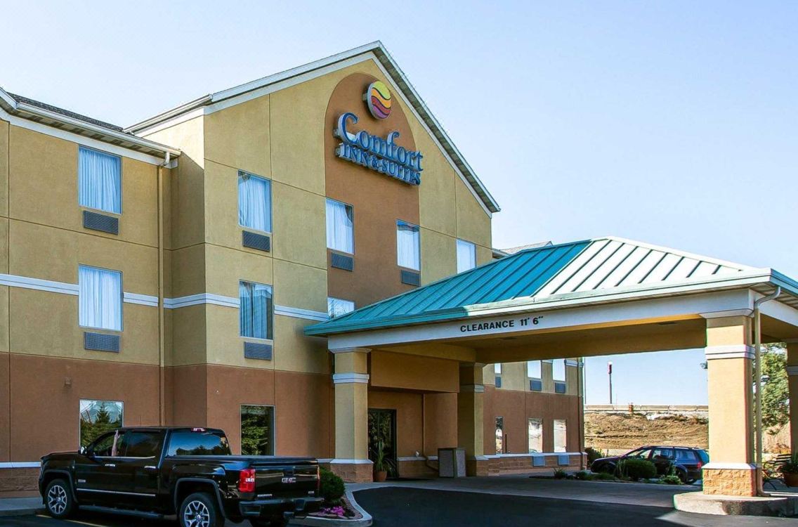 Comfort Inn Suites Dayton Hotel Reviews And Room Rates