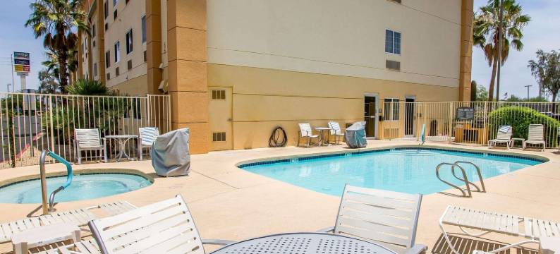 皮奥里亚体育馆舒适套房酒店(Comfort Suites Peoria Sports Complex)图片