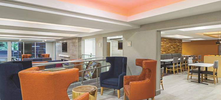 奥兰治郡机场拉昆塔温德姆套房酒店(La Quinta by Wyndham Orange County Airport)图片