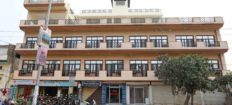 Super OYO Collection O 10413 Hotel Royal Plaza图片