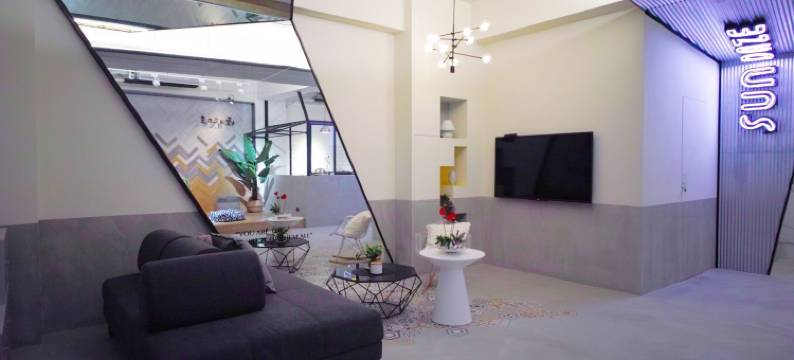 逐日光而居图片