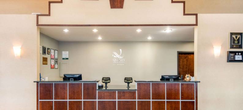 塔彭斯普林斯南凯艺套房酒店(Quality Inn & Suites Tarpon Springs South)图片