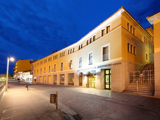 欧洲之星广场水道酒店