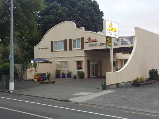 锡耶纳汽车旅馆